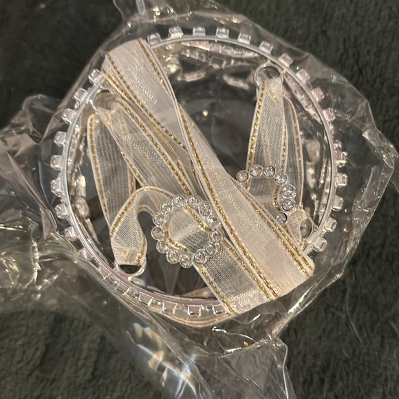 NIB Never used Lovelyshop Pet Tiara Rhinestones/ribbon to tie on Pet read boxes - Picture 6 of 9